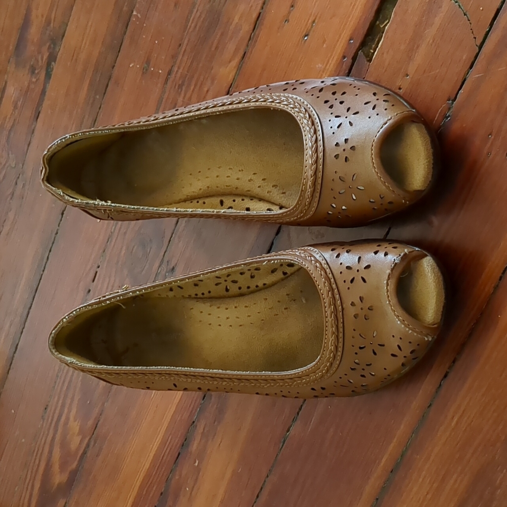 Open toe leather Bass wedge shoes